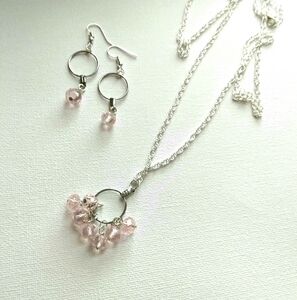 Elegant Silver and Cream Jewelry Set